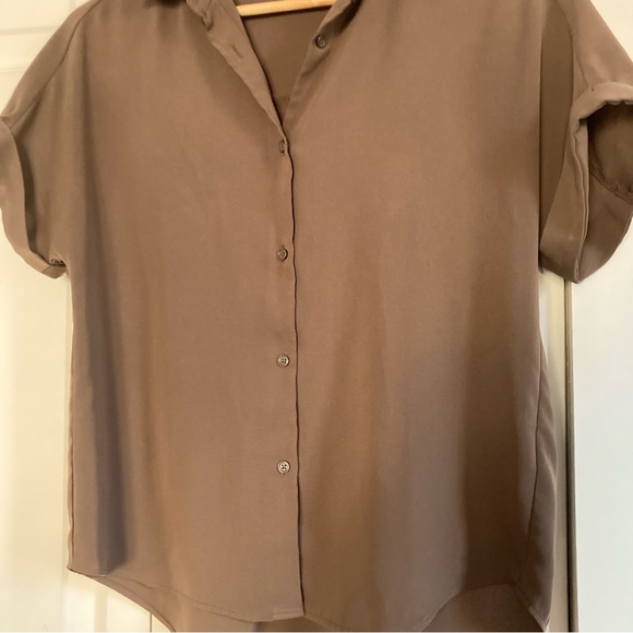 GU short-sleeve button-down blouse - Picture 2 of 7